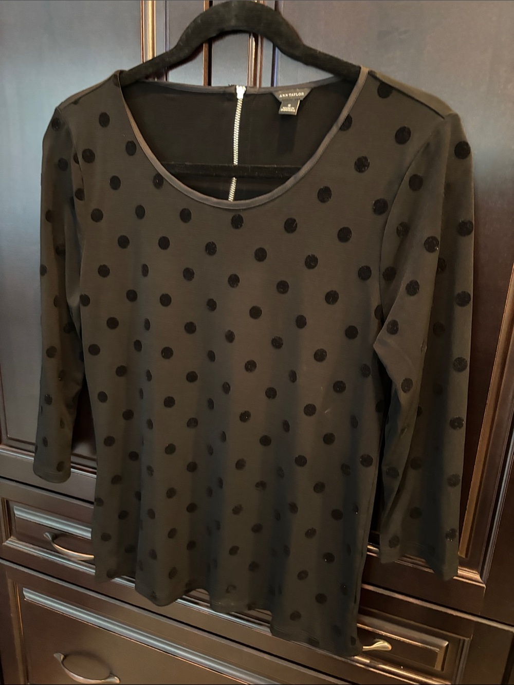 Ann Taylor Black 3/4 Sleeve Polka Dot Scoop Neck Top Beautiful Gold Back Zipper